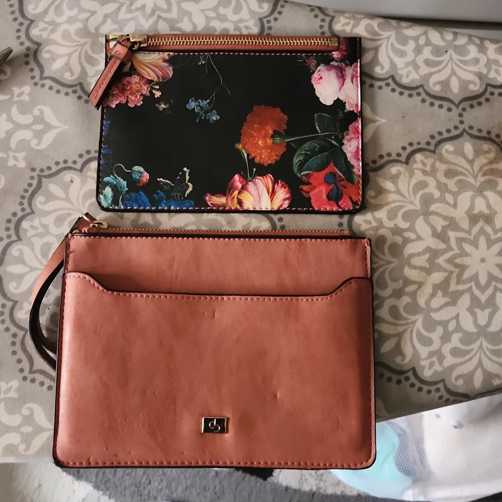 Beautiful Wristlet - Picture 3 of 6